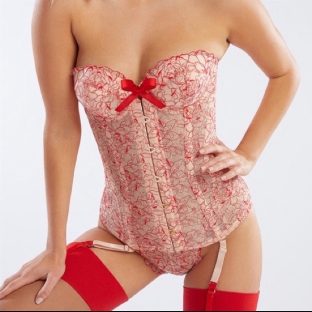 ISO matching bottom for this set it the savage fenty corset